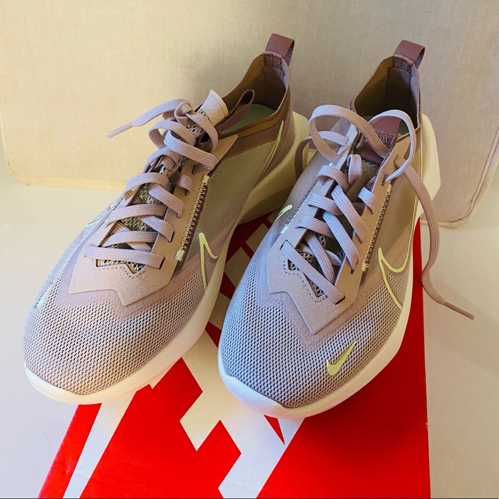 Nike vista lite Athletic sneakers in Fossil stone Size 6.5 NWT in box
